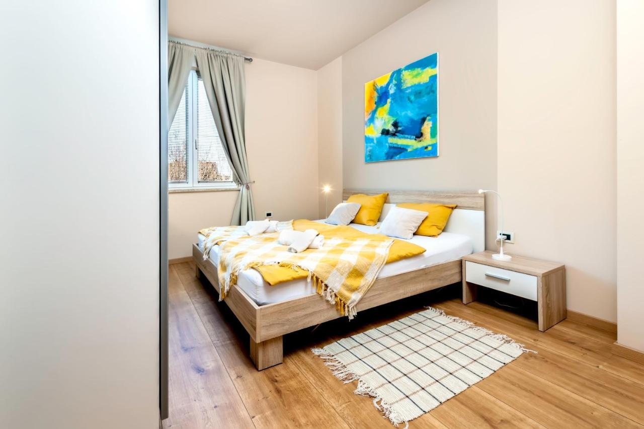 Room And Apartments Antea 罗维尼 外观 照片